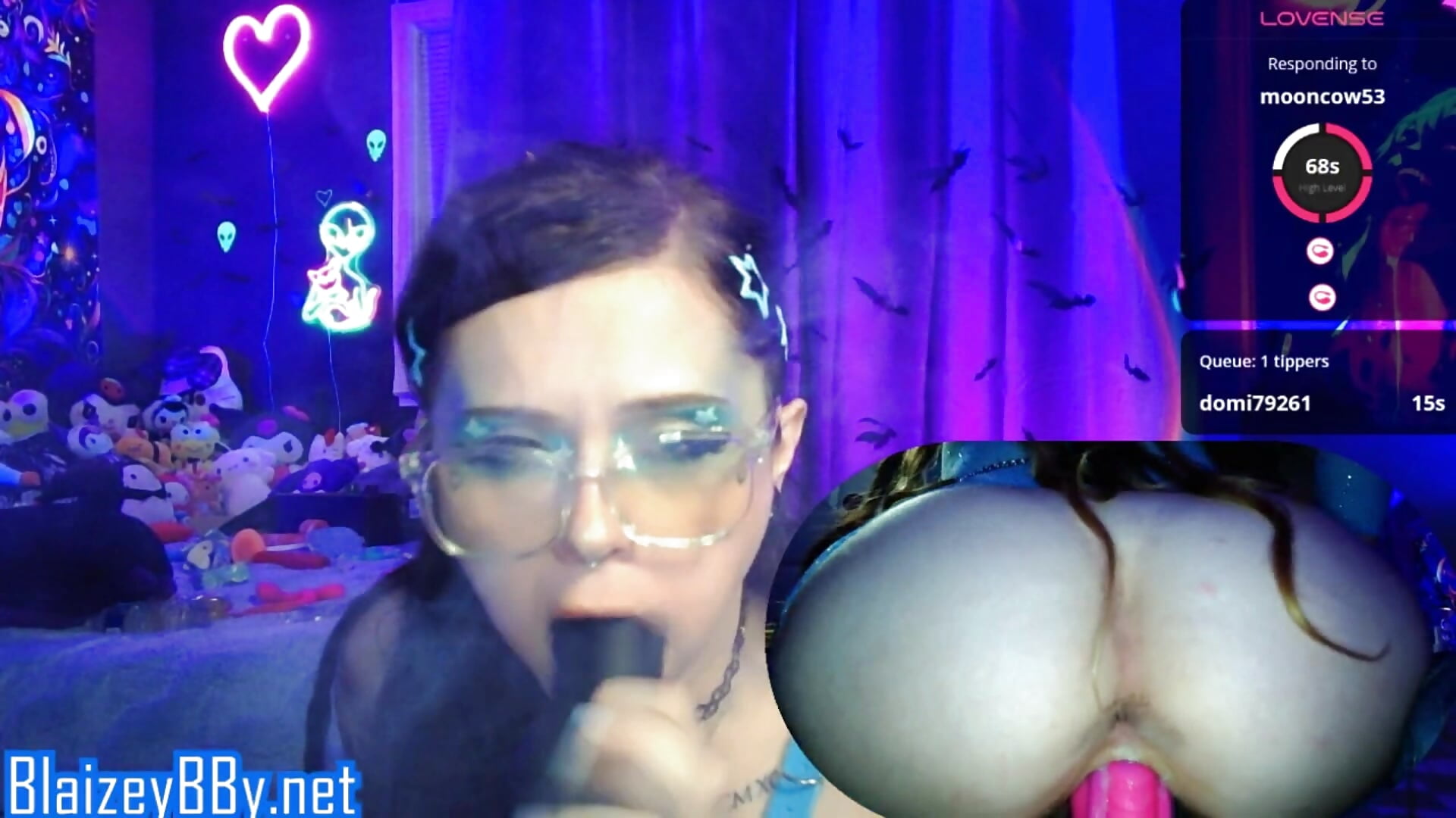 Blue Dream rides ur monster cock whie throating another - BlaizeyBBy 캠 모델의 동영상