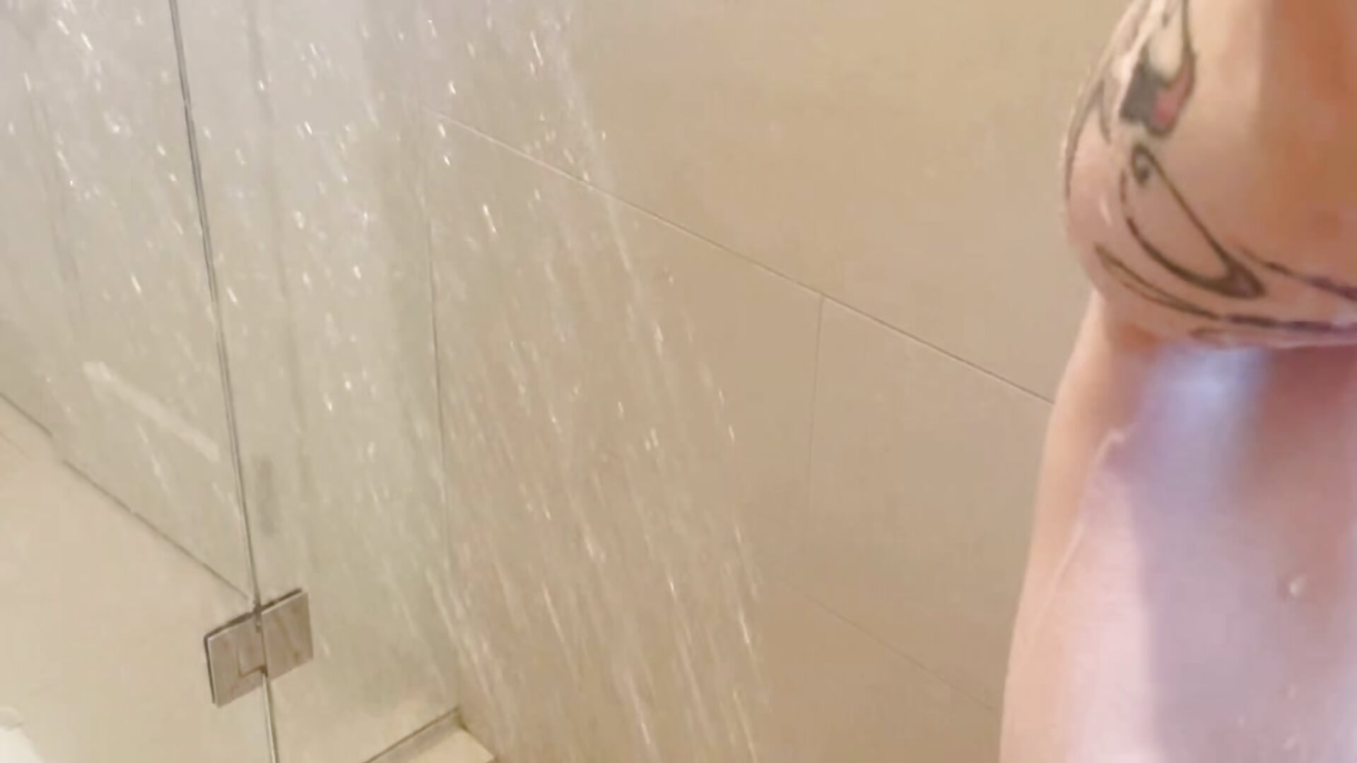 Spying on your Step Sis in the shower!! - BlaizeyBBy 캠 모델의 동영상