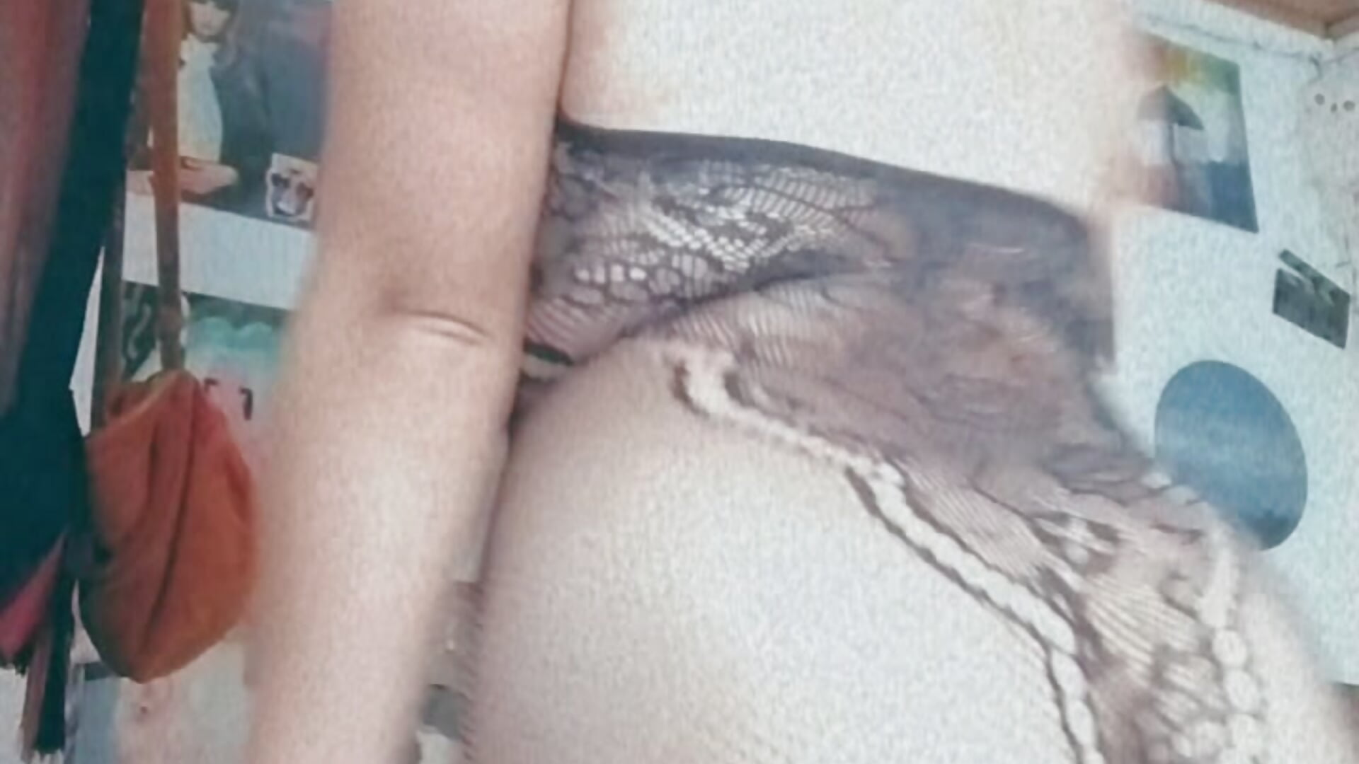 Time to model from behind 😍🍑 - video by soynanabela28 cam model
