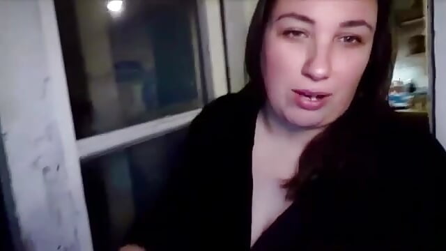 topless backyard canadian winter brrr - video by Canadian_BBW cam model