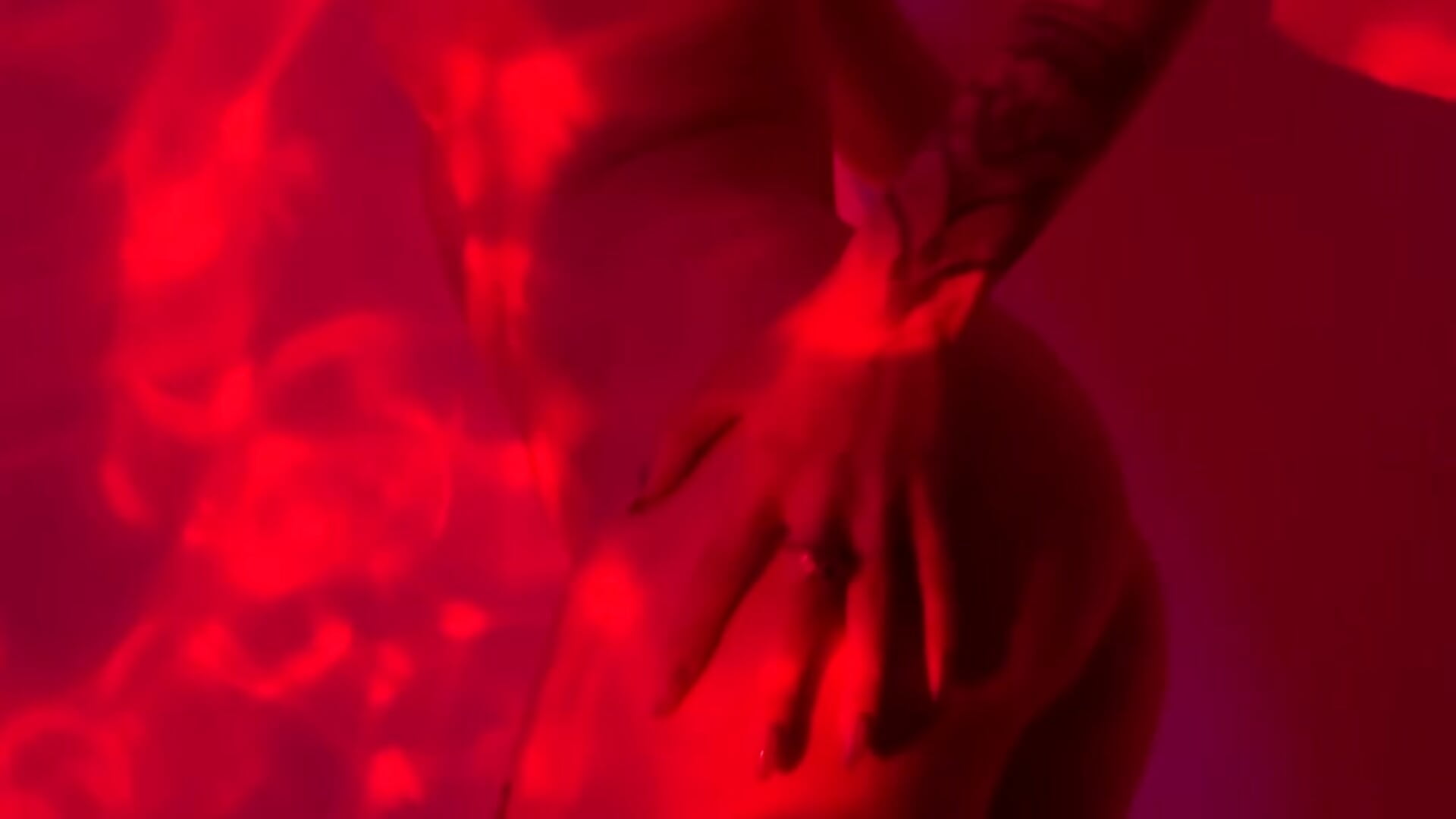 My body teasing you sensually every bend😍😍 - วิดีโอโดย GraceCandy โมเดลแคม