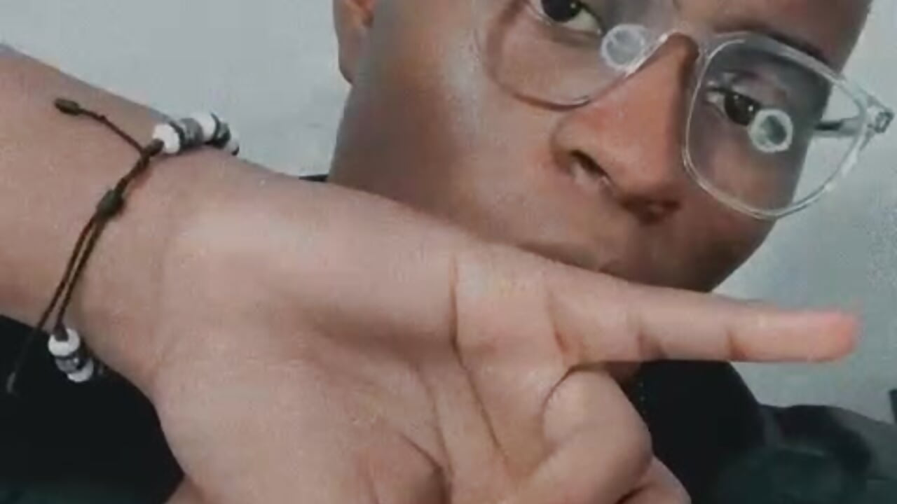 WhatsApp Video 2022-11-14 at 8,06,45 PM - vidéo du modèle de showcams Aland_Criss