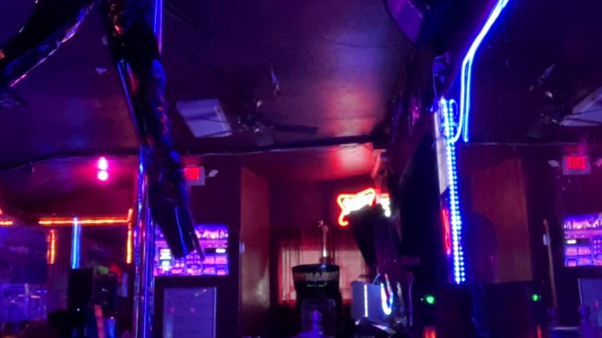 Play time and bored - video by izziebaby cam model