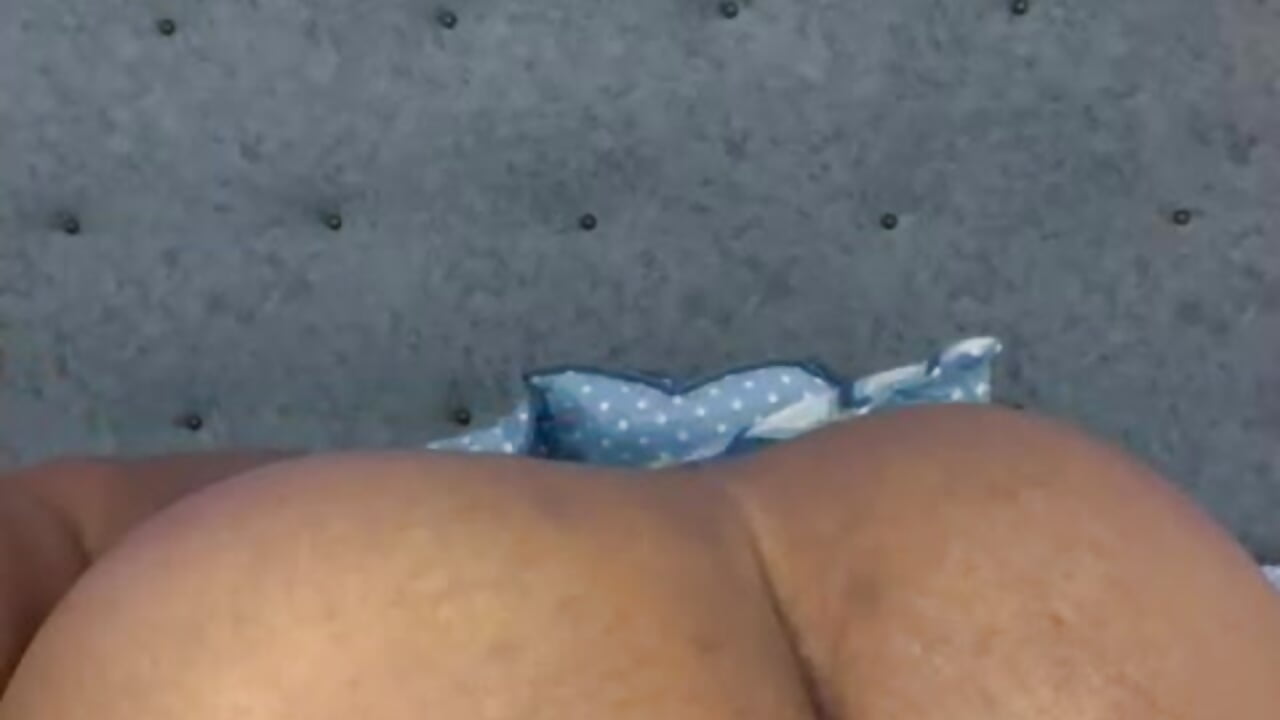 my pussy getting wet very close - video by JackyNorris cam model