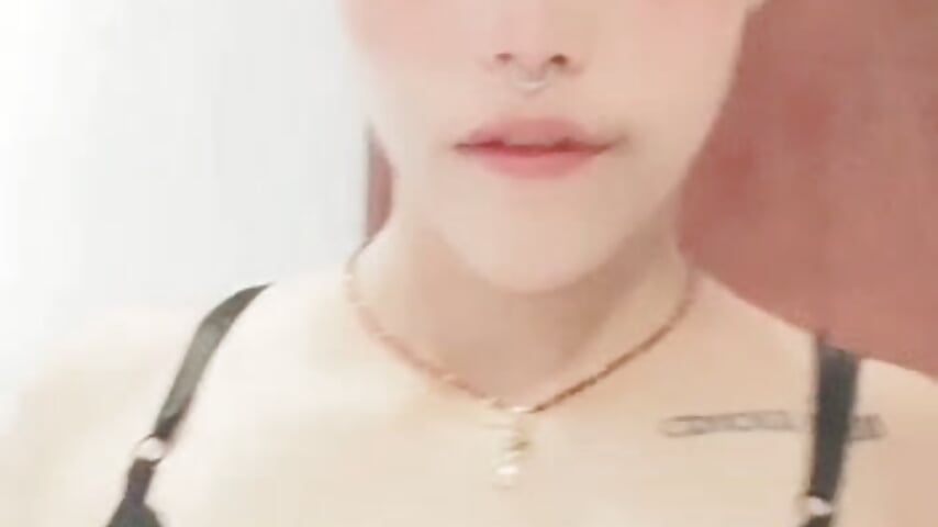 WhatsApp Video 2023-04-13 at 7,38,39 PM - video oleh model kamera klepdas