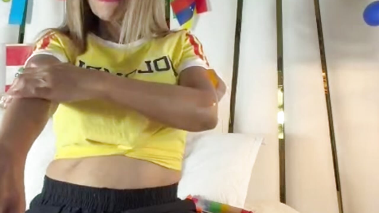 Undressing for you🔥