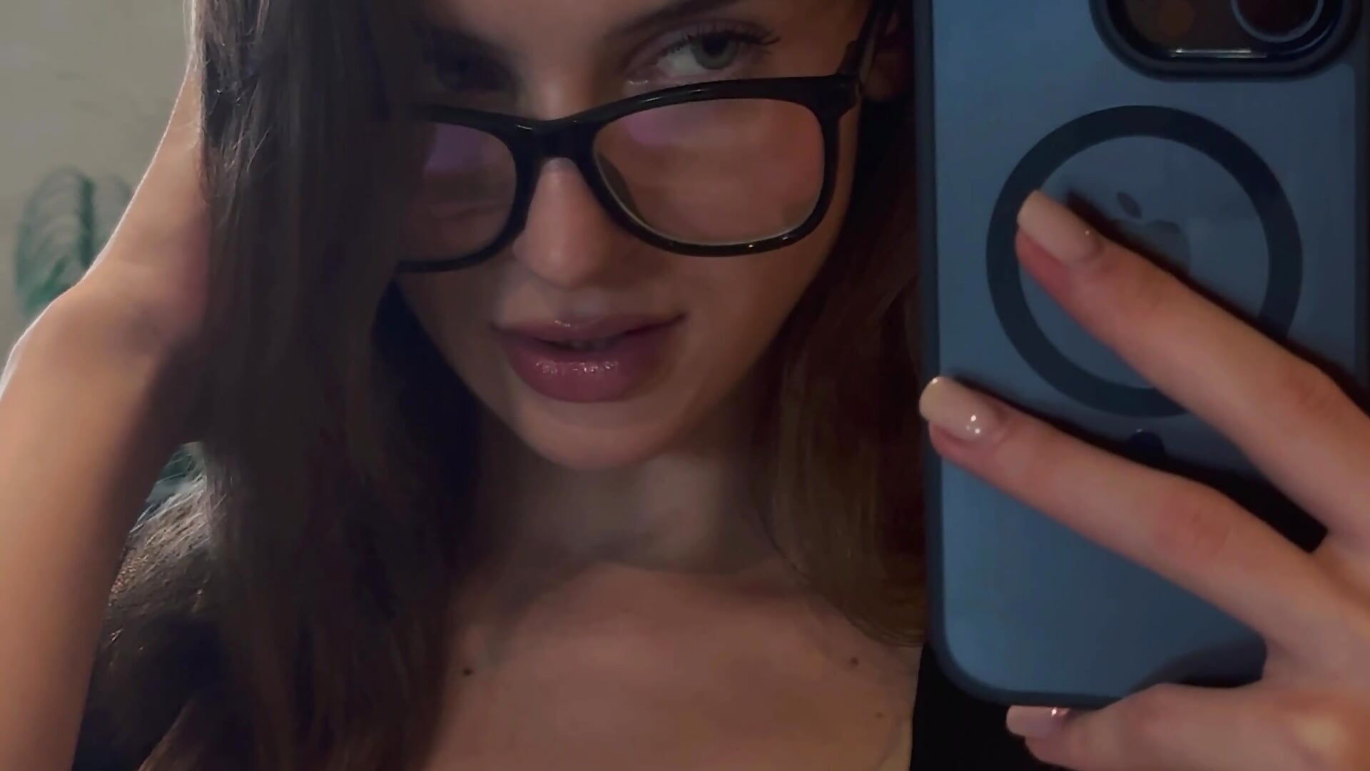 Teacher or secretary?－カメラキャストの-AngelAri-の動画