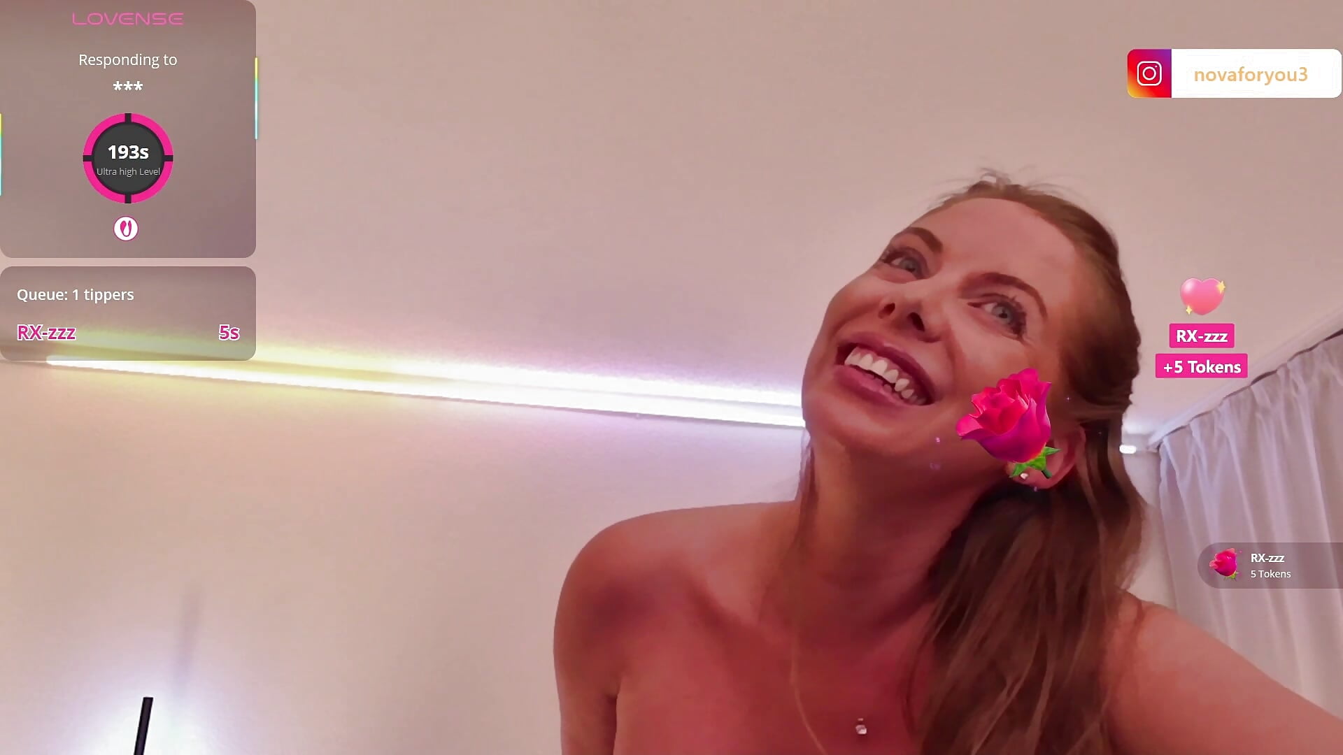 Mr Anonymous always makes me smile BIG - video av Nova-Lee cam model