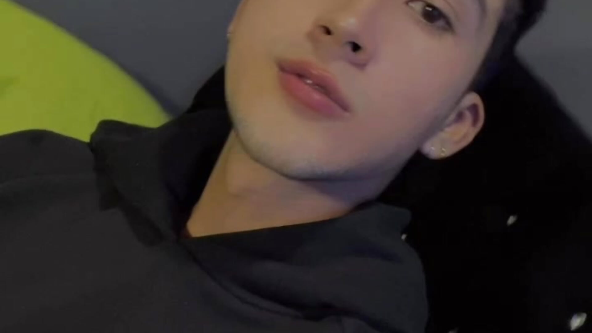 :) - video by tom_Howard cam model