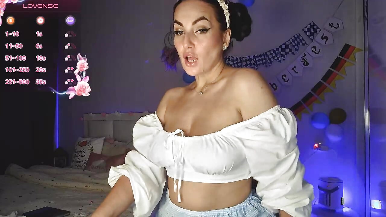 Online now! Prost, my sweethearts. 💋– ImperialRice kameramodell videója