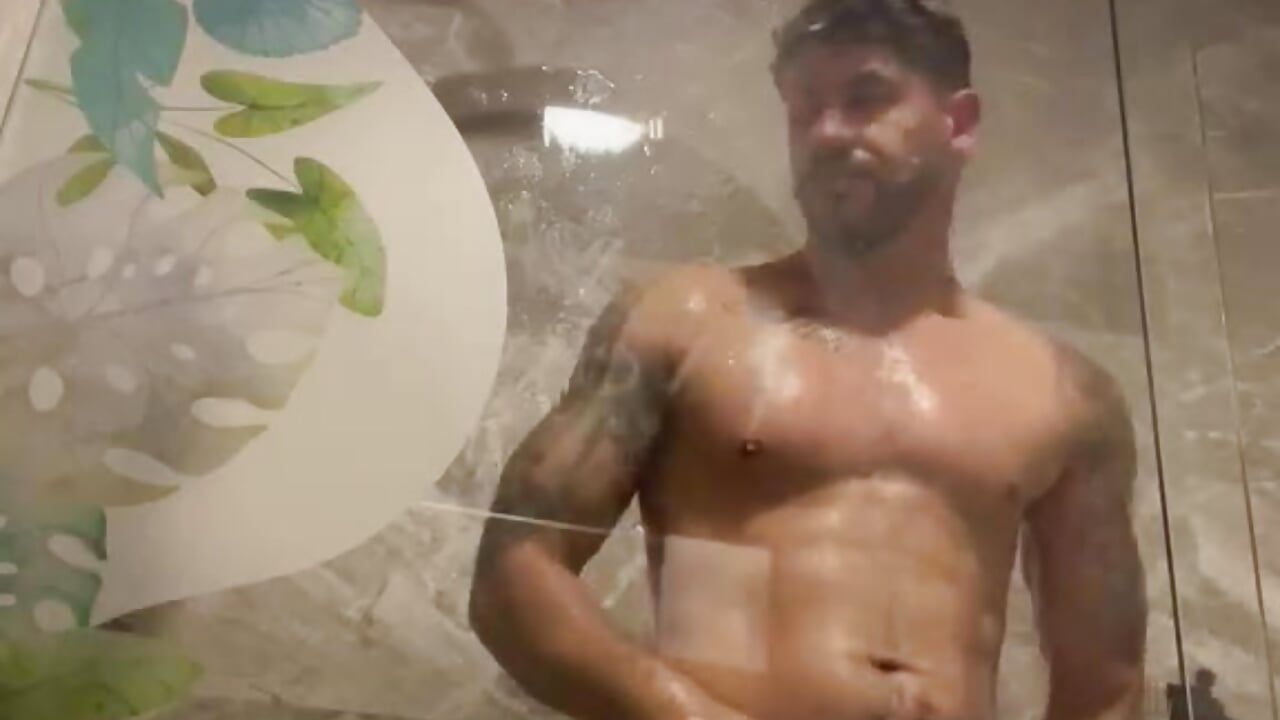 taking a nice shower after the gym and my tanning session. -By petesevans-