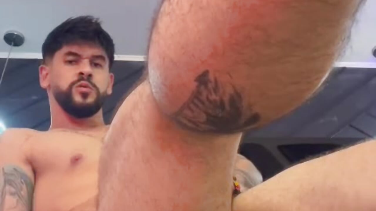 SHOW A SEXY AND HORNY LATIN MAN - vídeo de la modelo de cam Petesevans