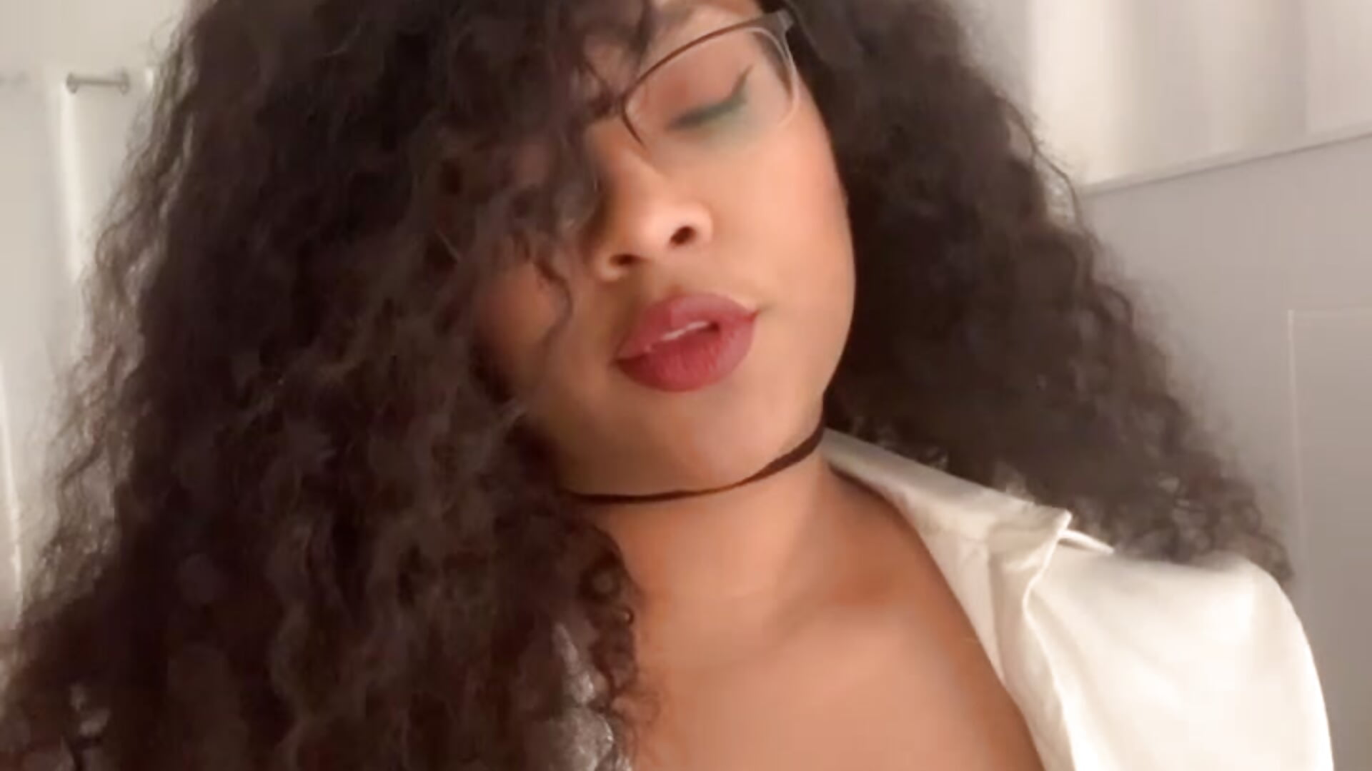 Babe – video od webkamerové modelky Chaniita