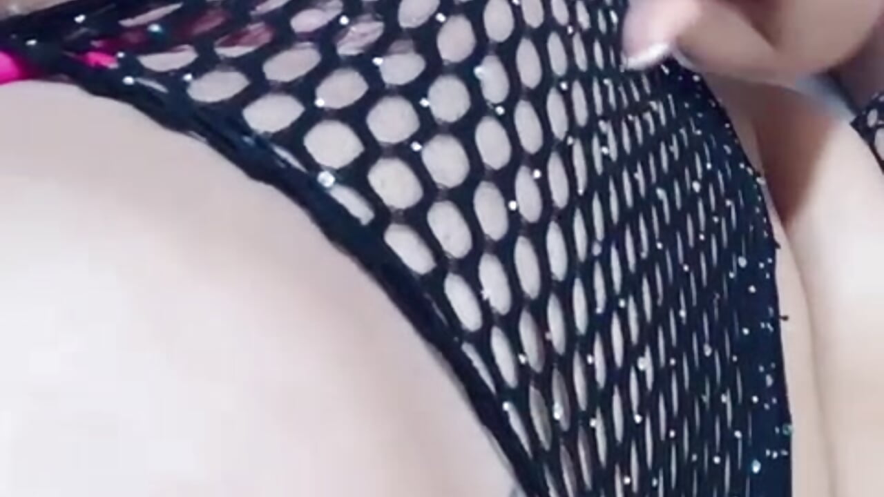 What if we make it wet? 💦😈 - vídeo de sexysistter