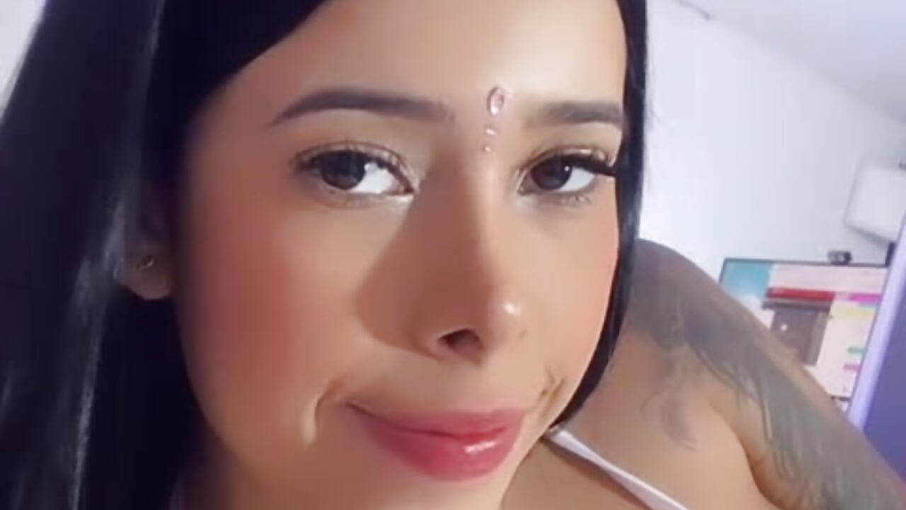 My kiss and my body are waiting for you in bed 😘🍒😏 - vídeo de sexysistter