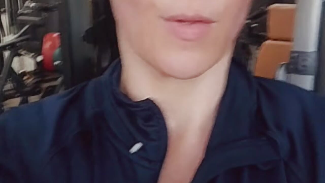 Sweating 🥵🥵💪💪 - video di RebeccaNoble