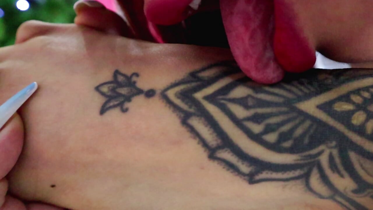 tatuaje ♥ - video by fisting_anal_69 cam model