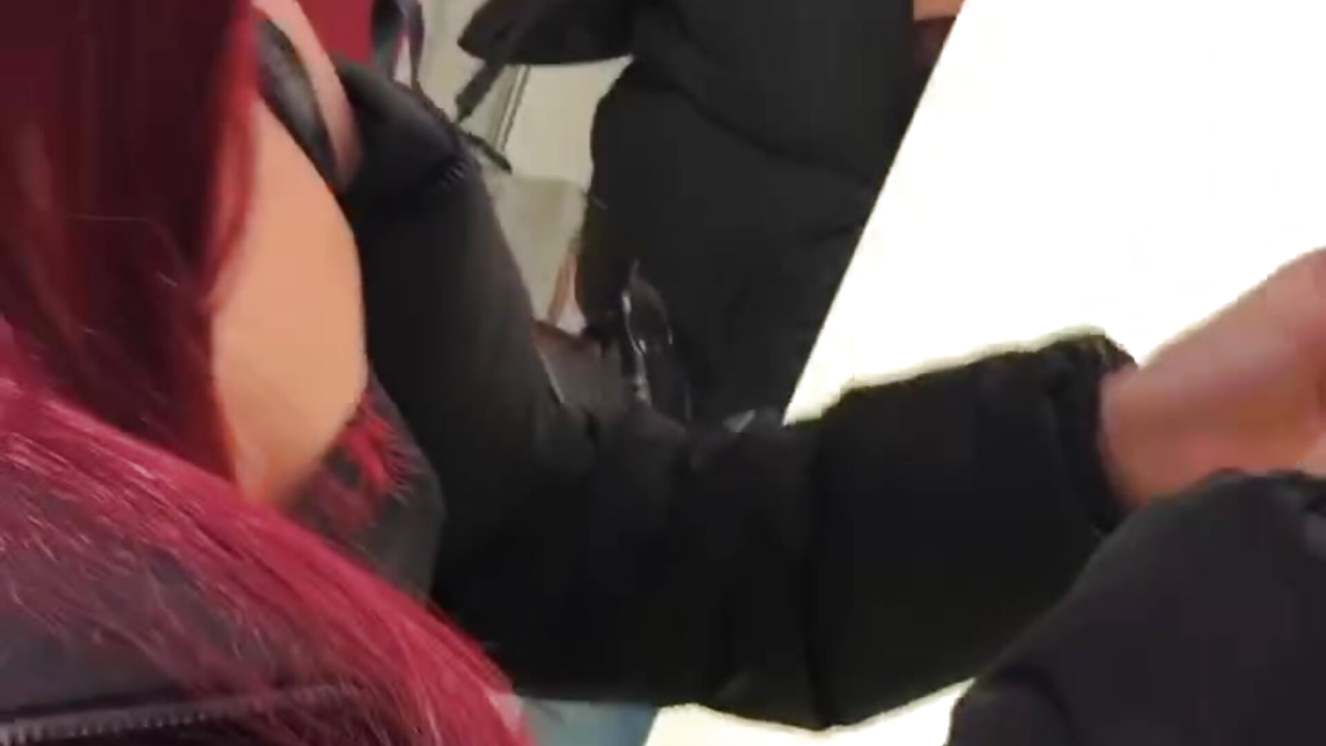 Naughty blowjob in clothes store－カメラキャストのitsmilababyyの動画