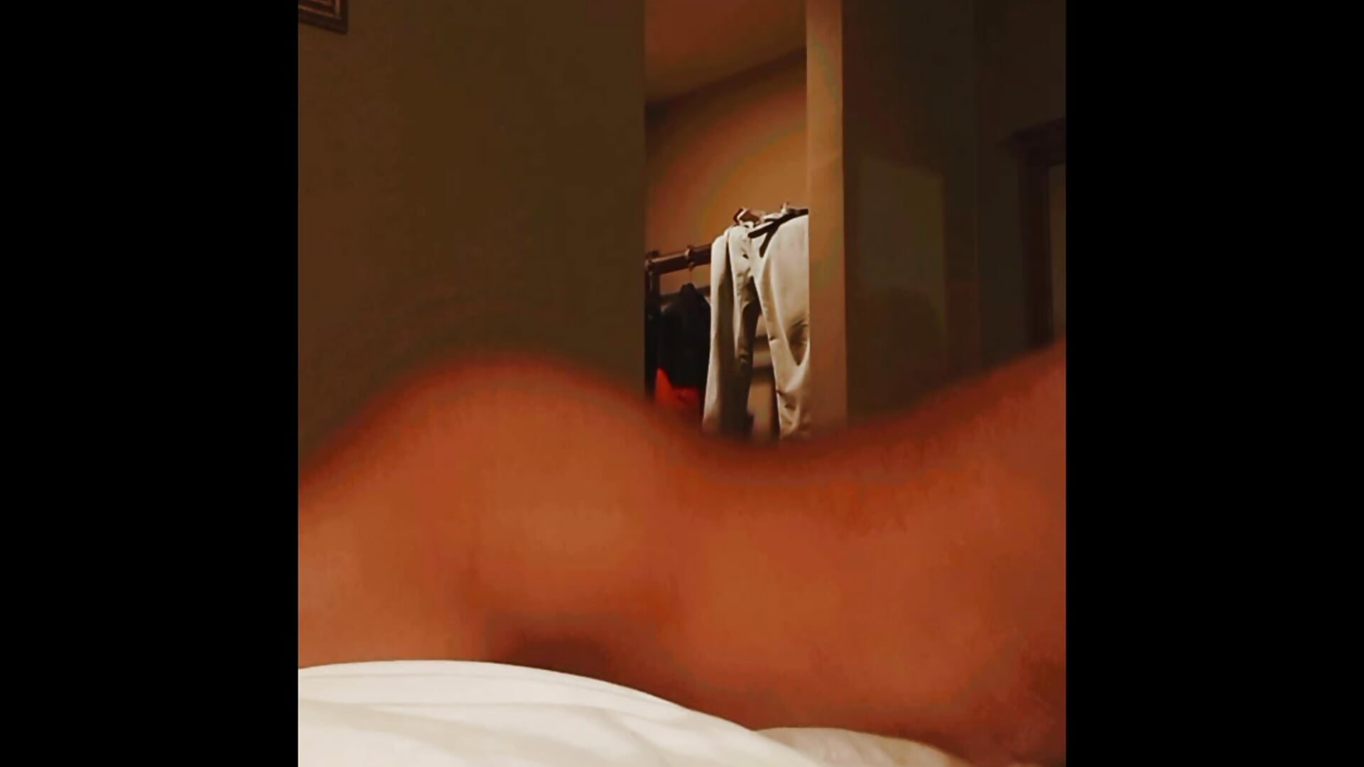 Pimpdaddy humps the bed hot and horny - video by Pimpdaddy1000 cam model