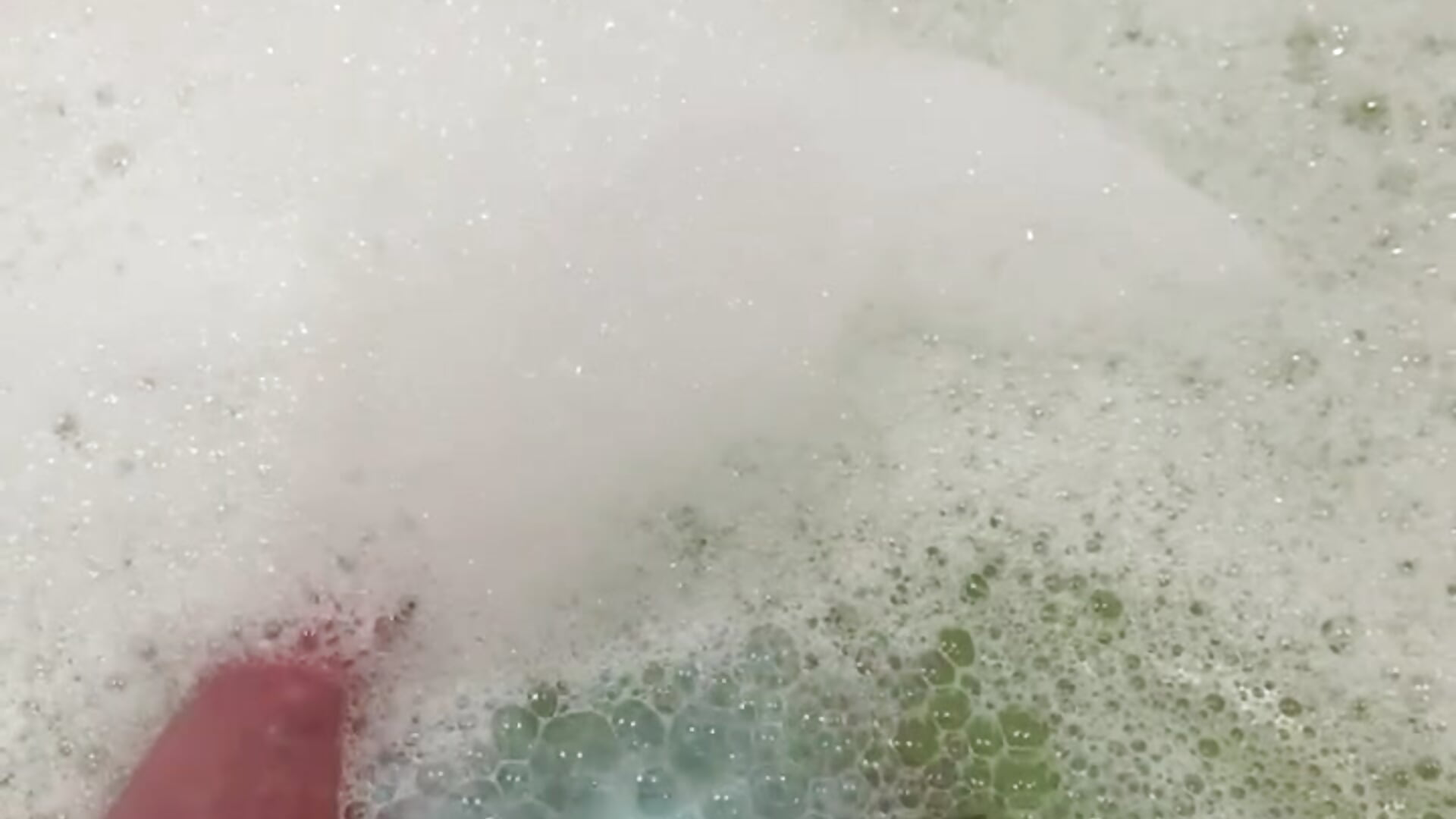 Bath time - video by babe_Luna@xh cam model
