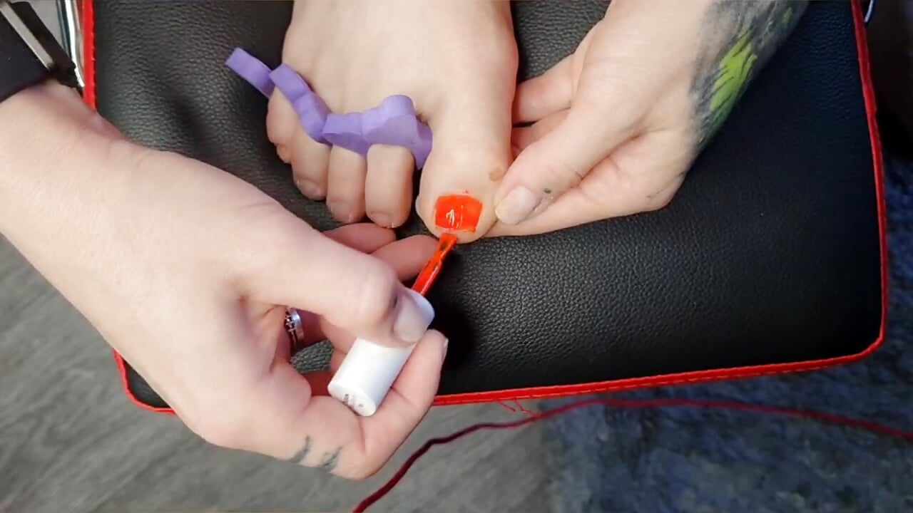 painting toes and massage with oil and cream - Video von MaxPhoenixx Cam-Model