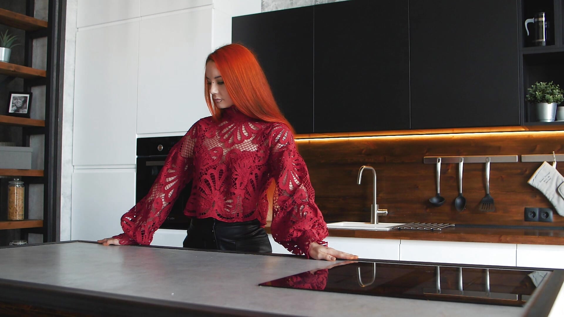 Black & Red outfit and lingerie - Video von MaxPhoenixx Cam-Model