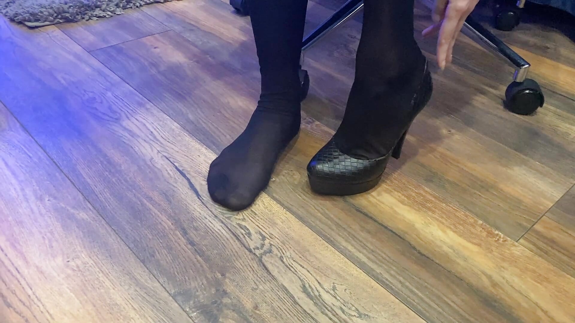 Heels on my pretty legs - Vídeo de _Suunbeam_, modelo de vídeos