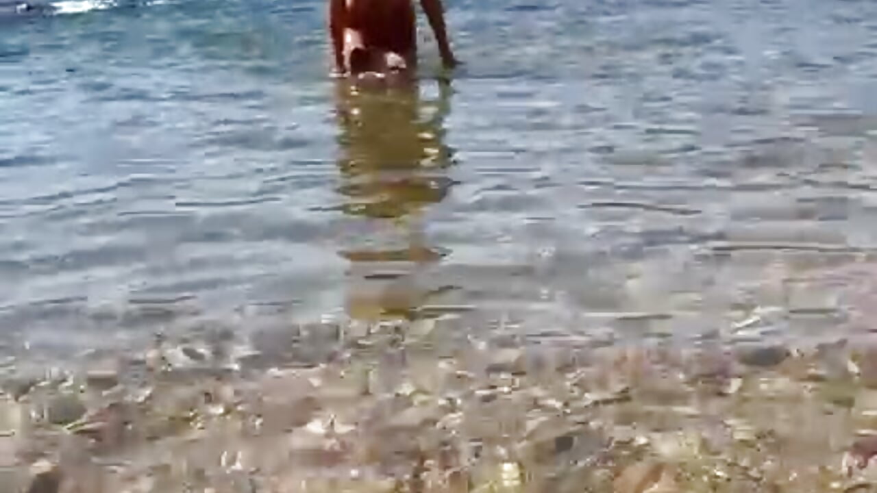 Cooling in the water - video by anneswhite cam model