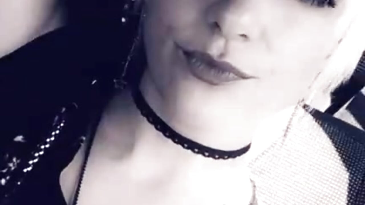 Snapchat-2124547846 - video oleh freakanaleash