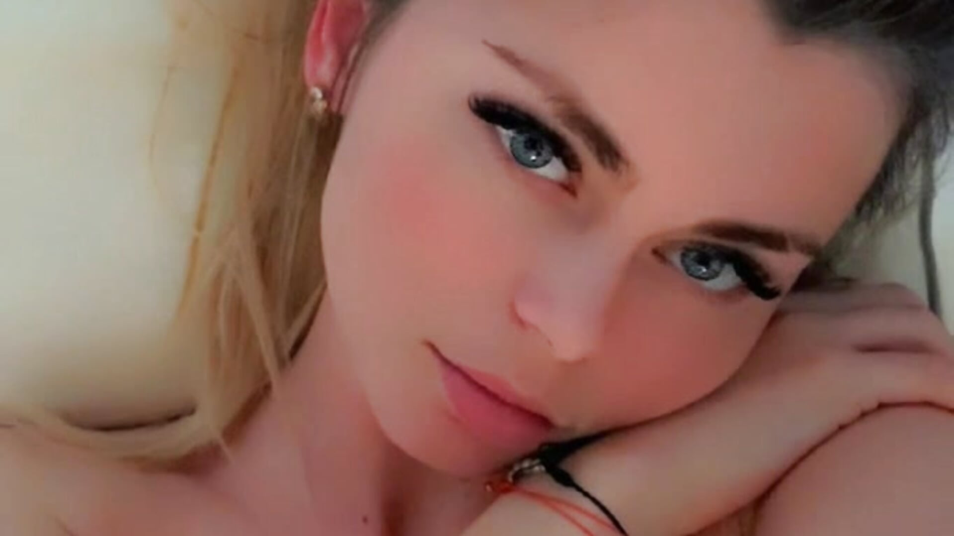 Come closer, I waiting - video by Elissiya11 cam model