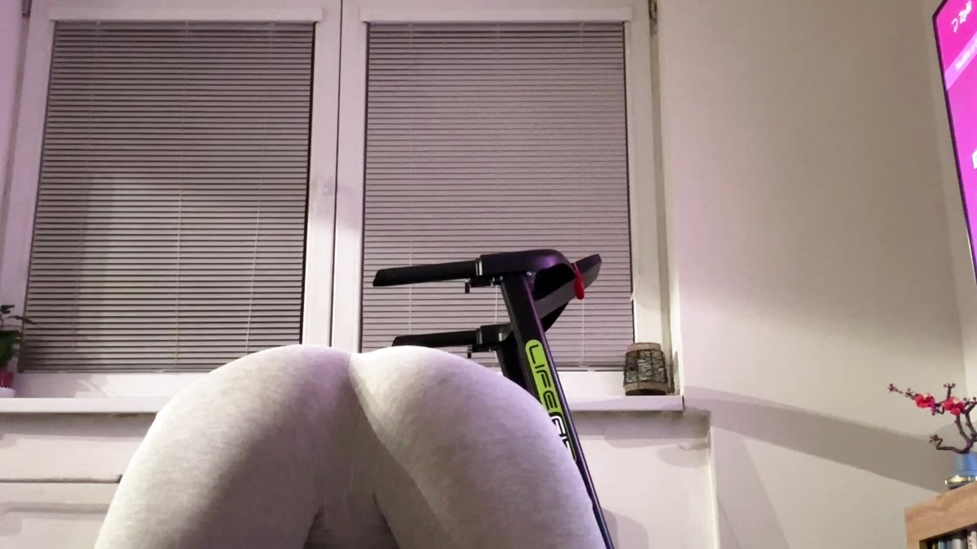 Come and stretch with me😈