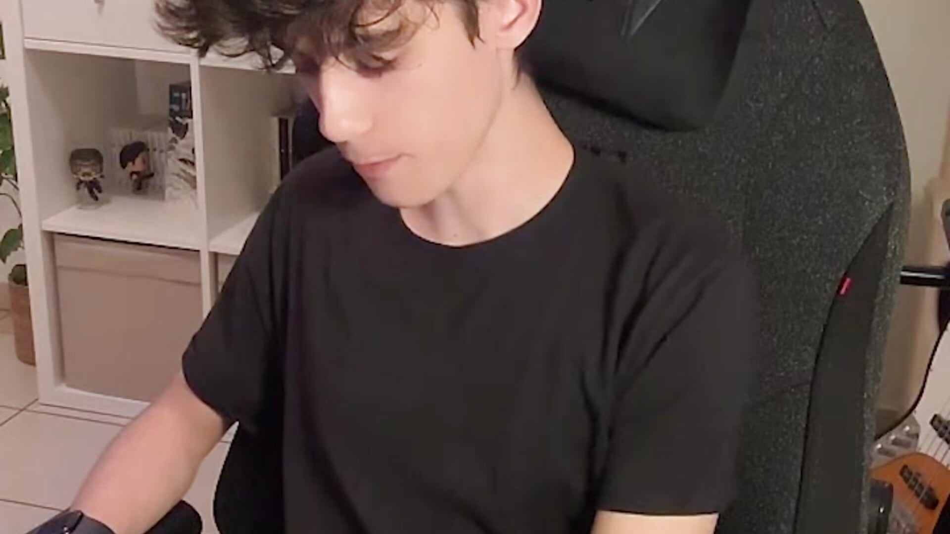 Talking to you while jerking off 👀 – video od webkamerové modelky nolantwink