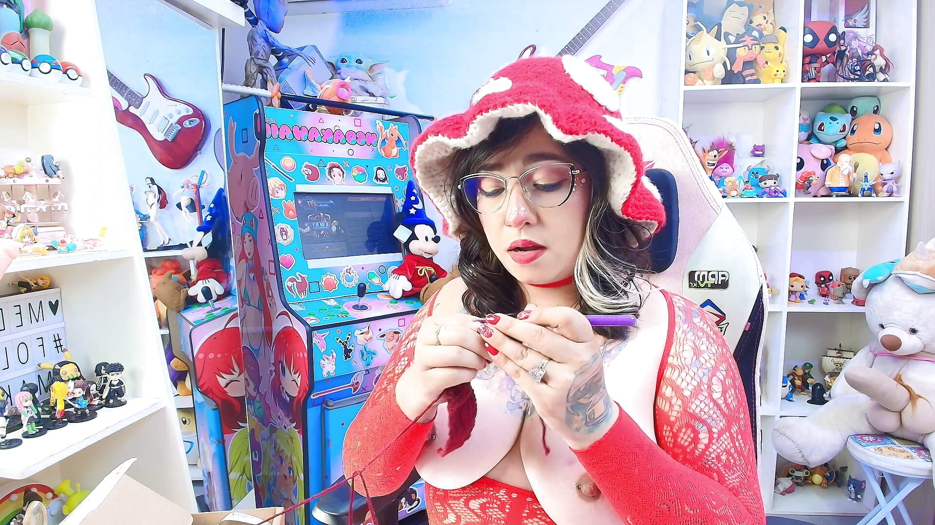 Knitting a sexy panty. Send me your measurements and I'll make them for you. Hahaha. - βίντεο μοντέλου meda_kawaii_