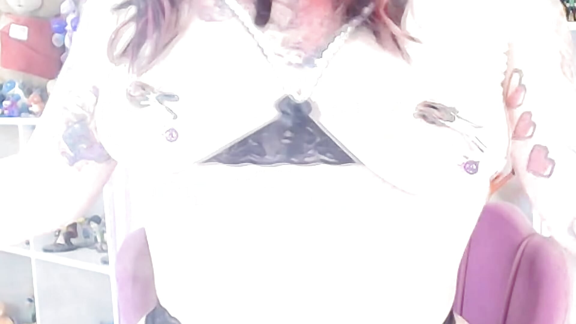 Pearls stuck in my dripping pussy... are you coming to lick them while I take them out? 😈💦 - video av meda_kawaii_ cam-modell