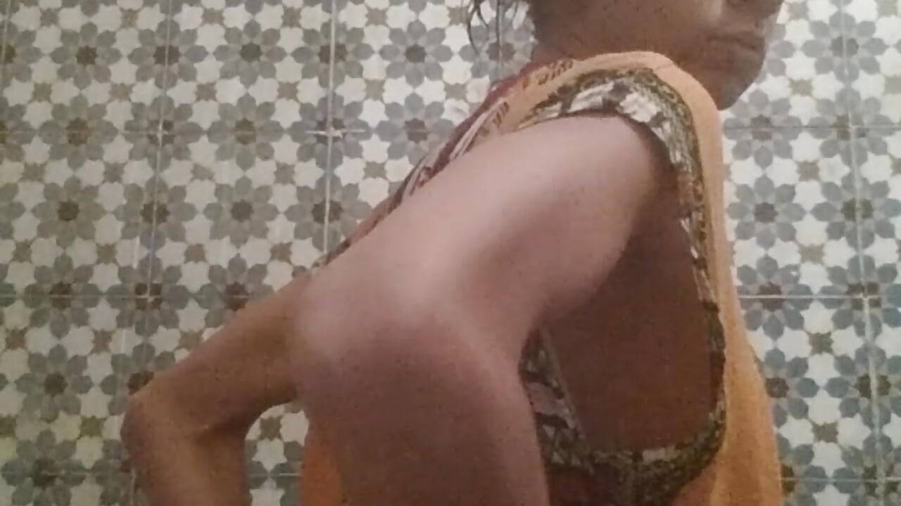 Totally naked, fingering my ass - vídeo de la modelo de cam Leilatova