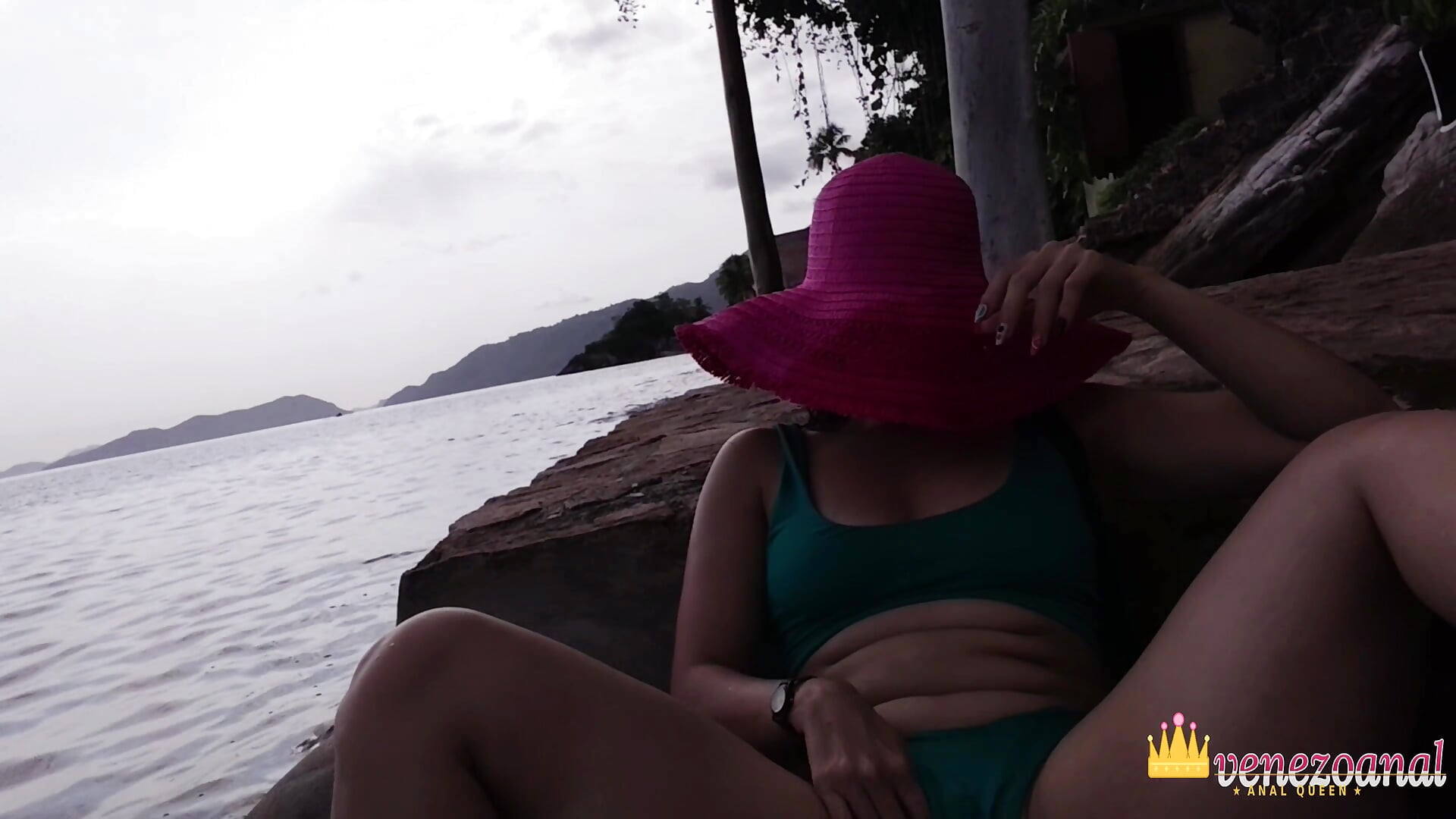 I love masturbating at the beach!!