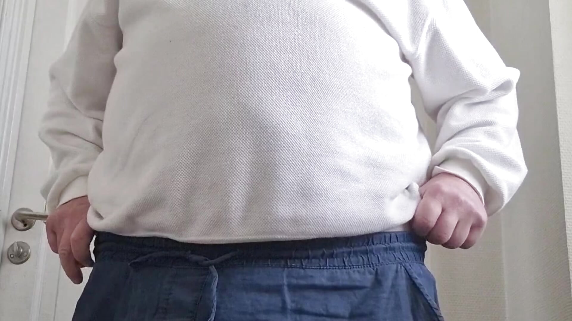 Old man Chris love to strip – видео вебкам-модели ChrissBertilsson