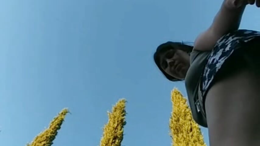 lolafuccbunny upskirt tease - video by HYPHYtype cam model