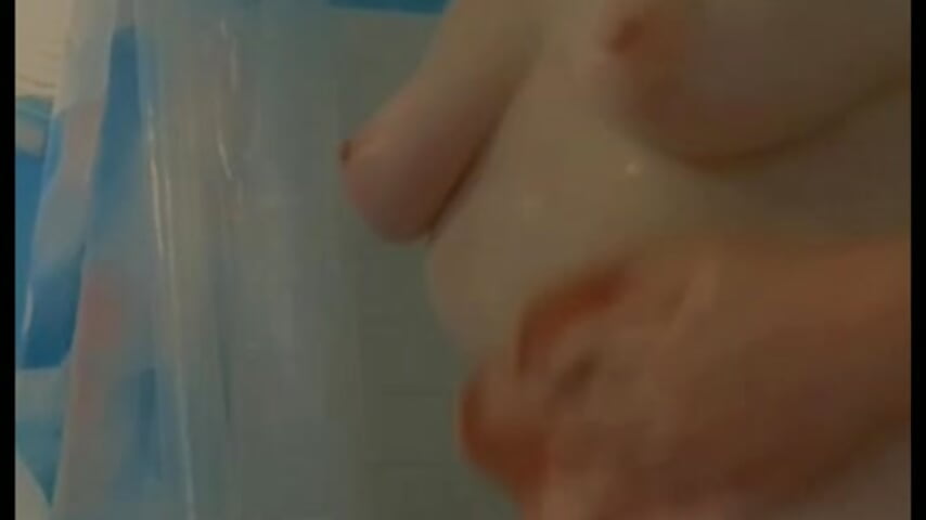 lolafuccbunny lathers up in the shower - video by HYPHYtype cam model