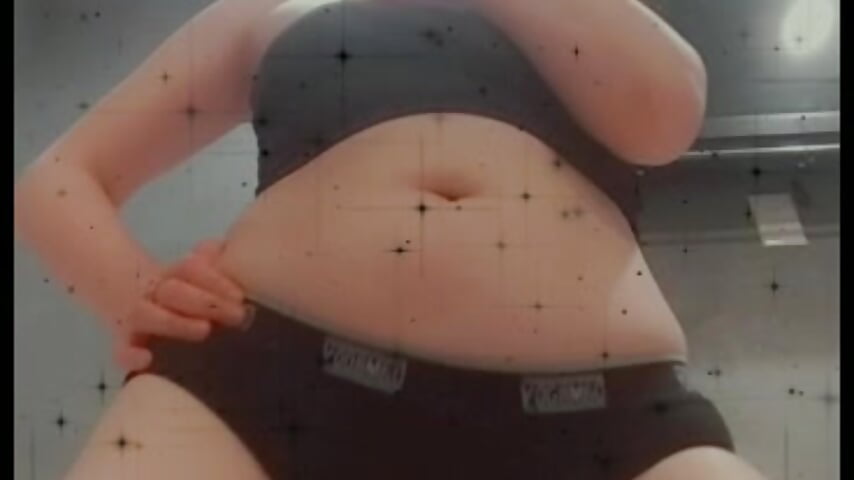 lolafuccbunny cant stop rubbing her sensitive tiny clit - video by HYPHYtype cam model