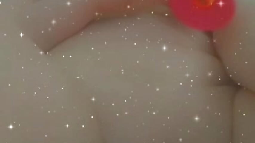 lolafuccbunny vs. clit sucker - video by HYPHYtype cam model