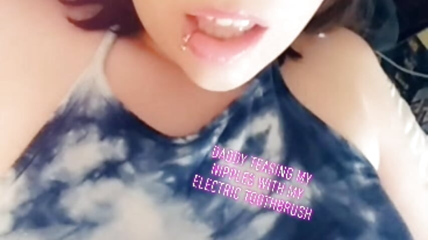 sharing tickles with lolafuccbunny - video by HYPHYtype cam model