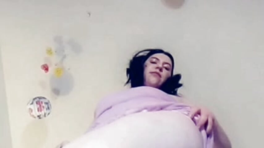 lolafuccbunny upskirt tease - video by HYPHYtype cam model