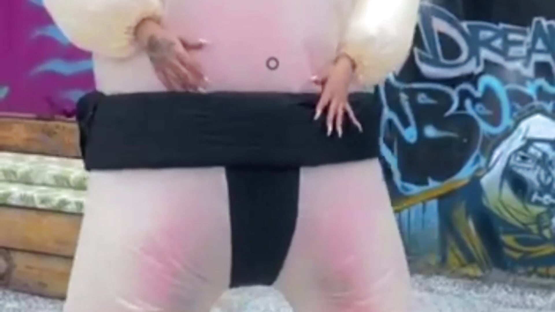 some tease dance fore u.🤭 - video by nini_love01 cam model