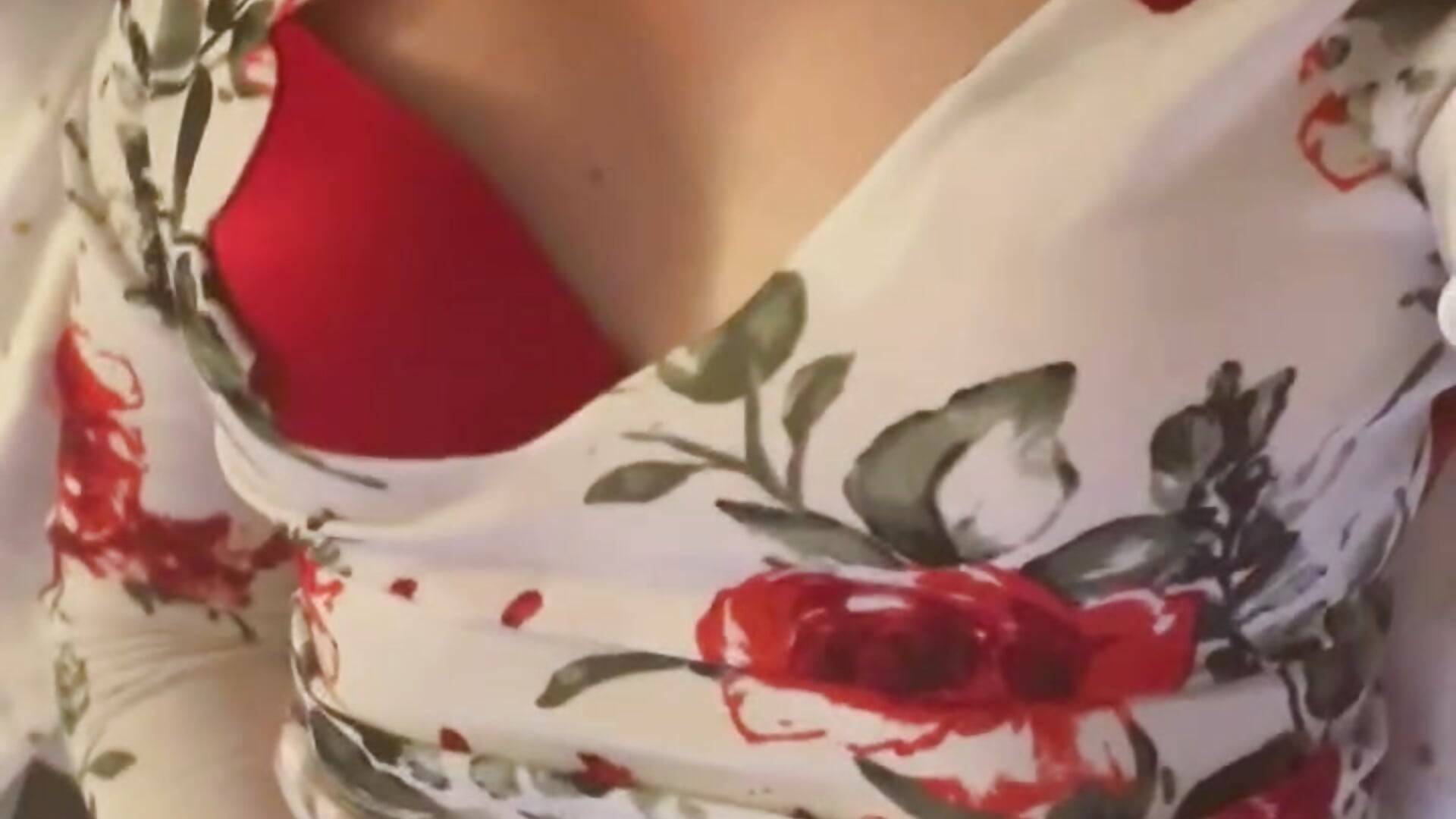 Being Cute, Naked, and in Red Rose Dress and VS Red Bombshell Push-up bra! 34C - GabDollx adlı kamera modelinin videosu