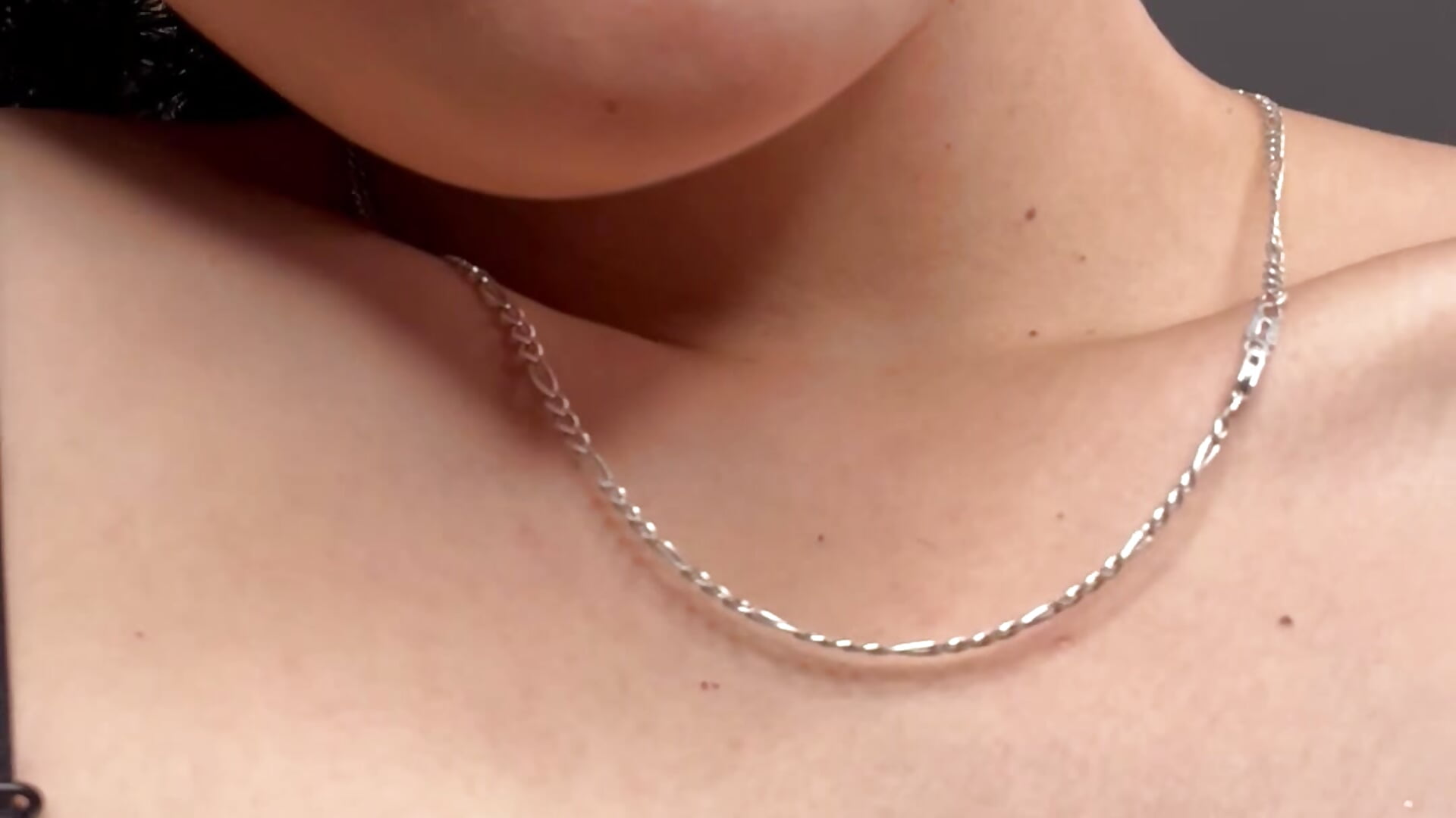 SALIVA 🤤– Lucy_Marin kameramodell videója