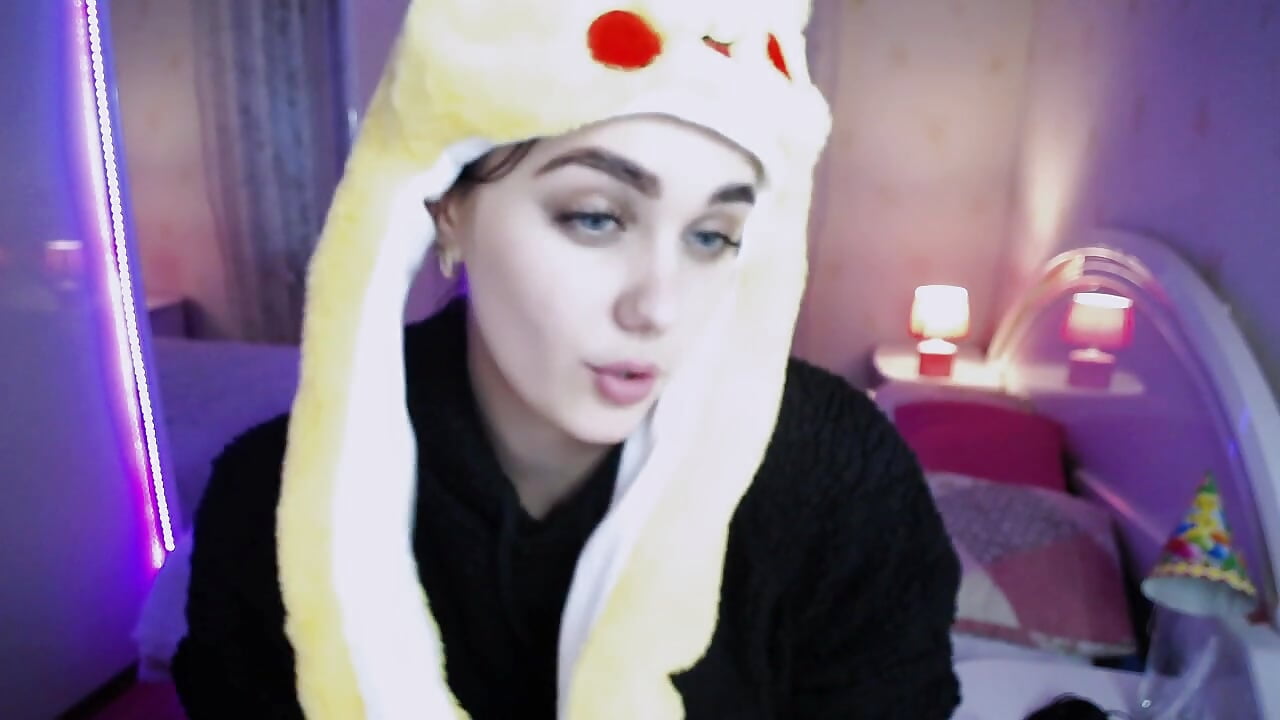 pikachu in the studio– _Maribel_ kameramodell videója