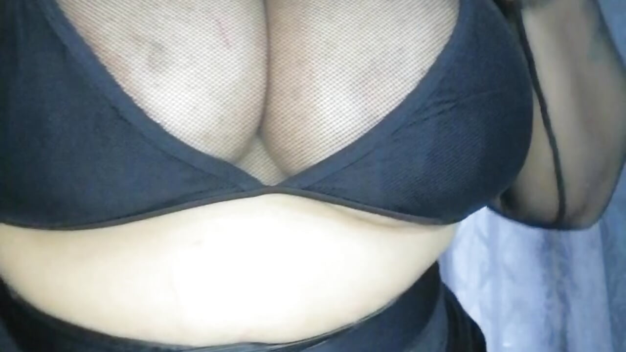 I DON'T DO FREE SHOWS - video by CuteHoney92 cam model