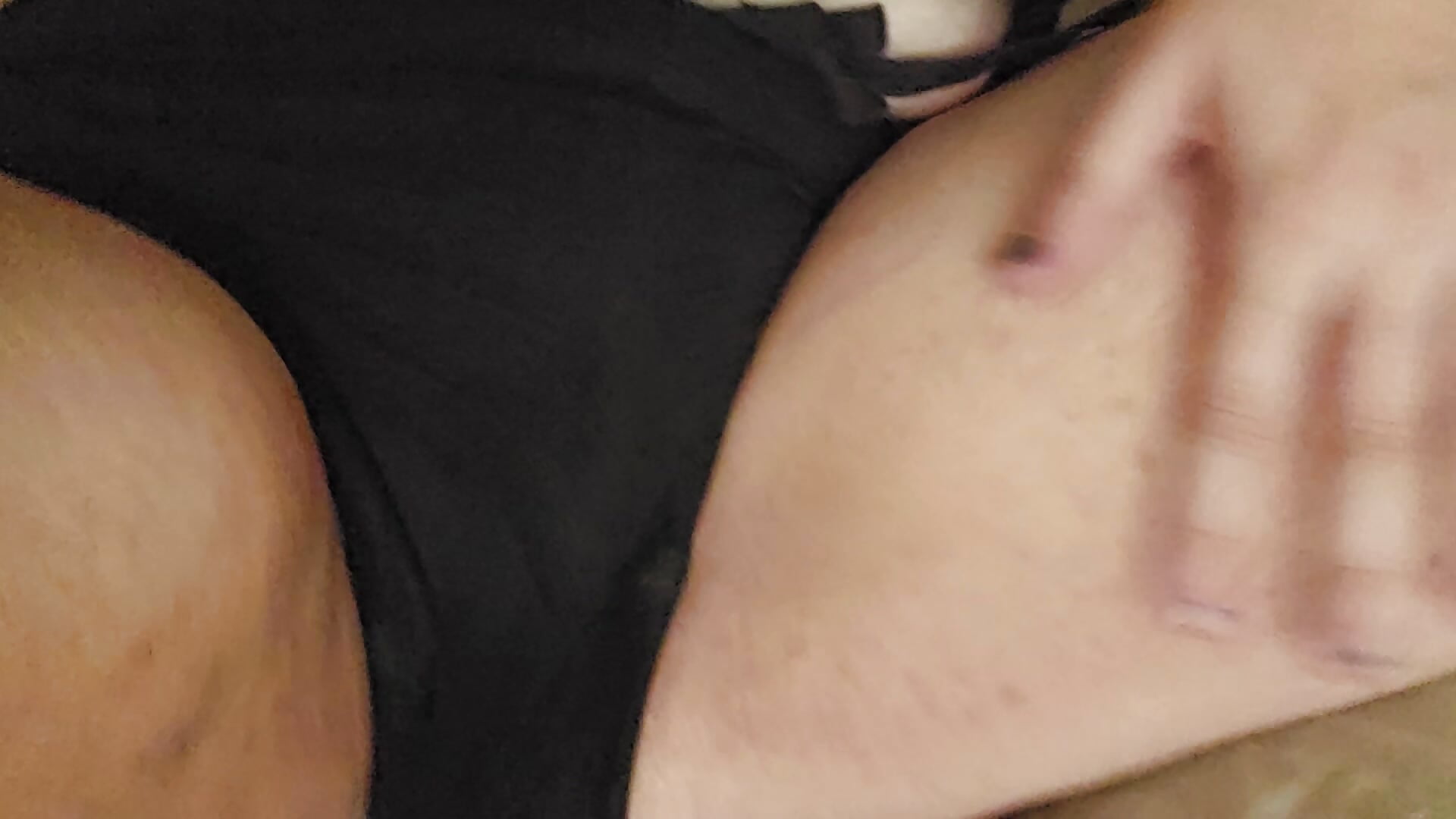 Quick thick thigh spank ;) - video by curvygamerceline13 cam model