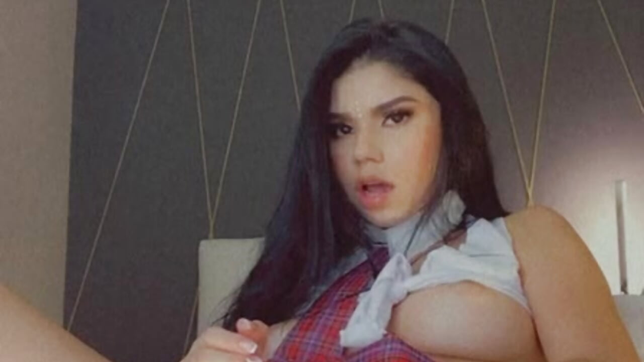 FINGERINGT PUSSY - video của người mẫu cam VictoriaLeia